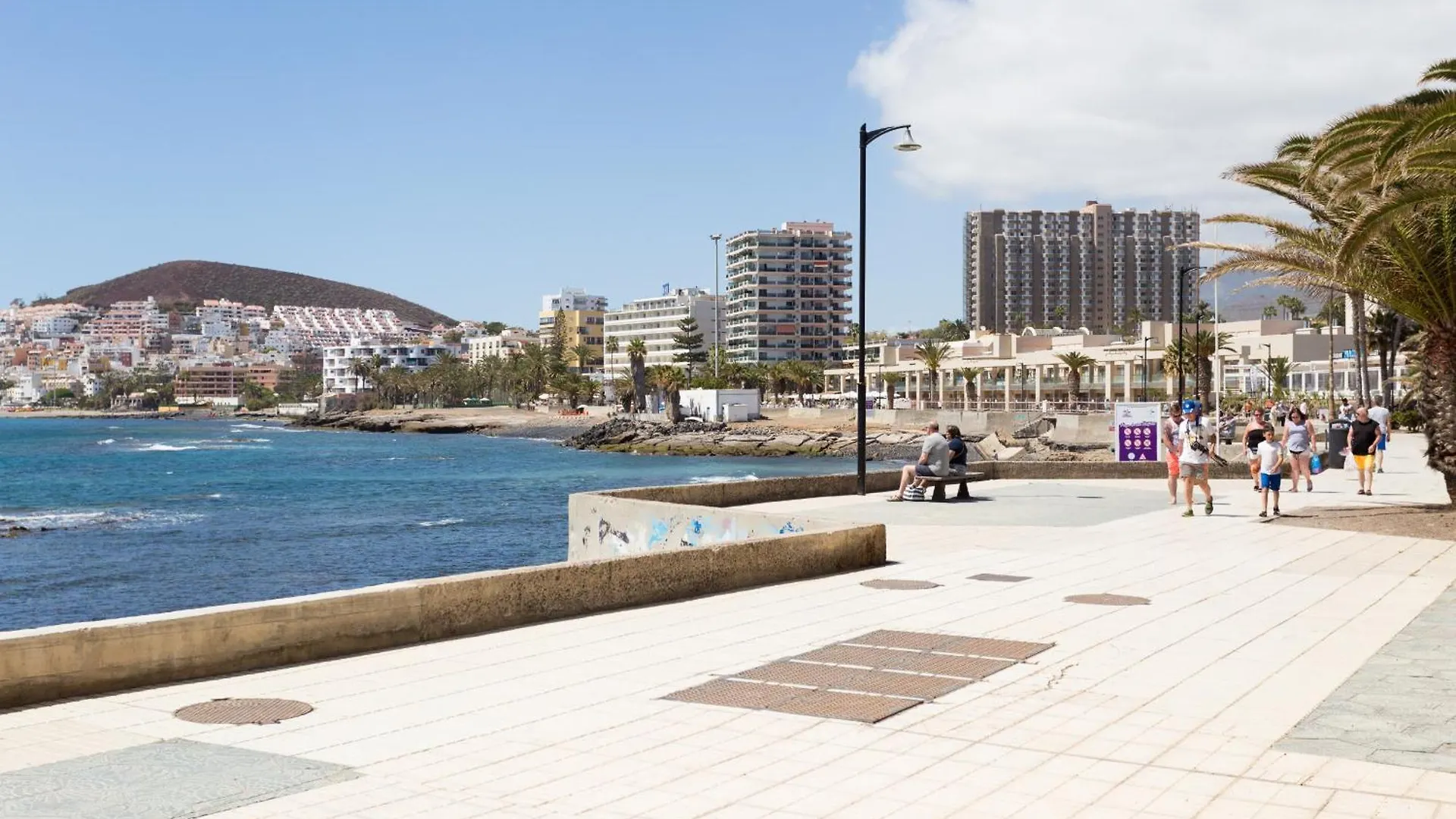 Black And White Apartment Free Wifi Los Cristianos