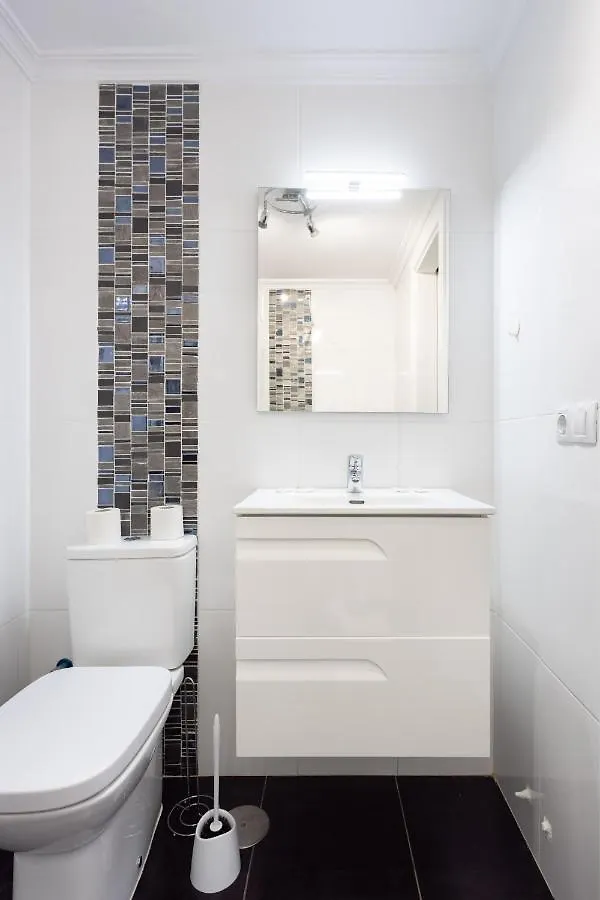 Black And White Apartment Free Wifi Лос Кристианос 0*,  Испания