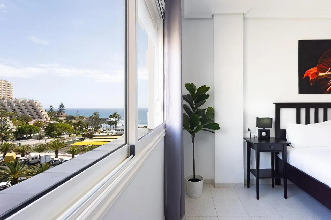 Black And White Apartment Free Wifi Los Cristianos   Los Cristianos (Tenerife)
