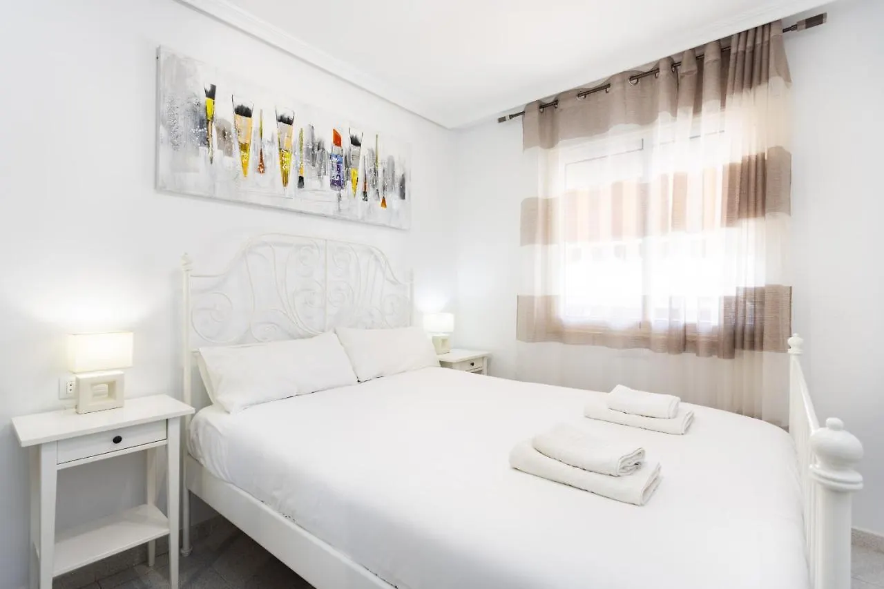 Black And White Apartment Free Wifi Лос Кристианос